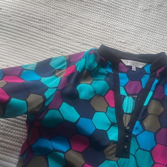 Trina Turk Silk Mini Dress Sz 8 Honeycomb Print Bishop Sleeve Bold - Picture 7 of 9